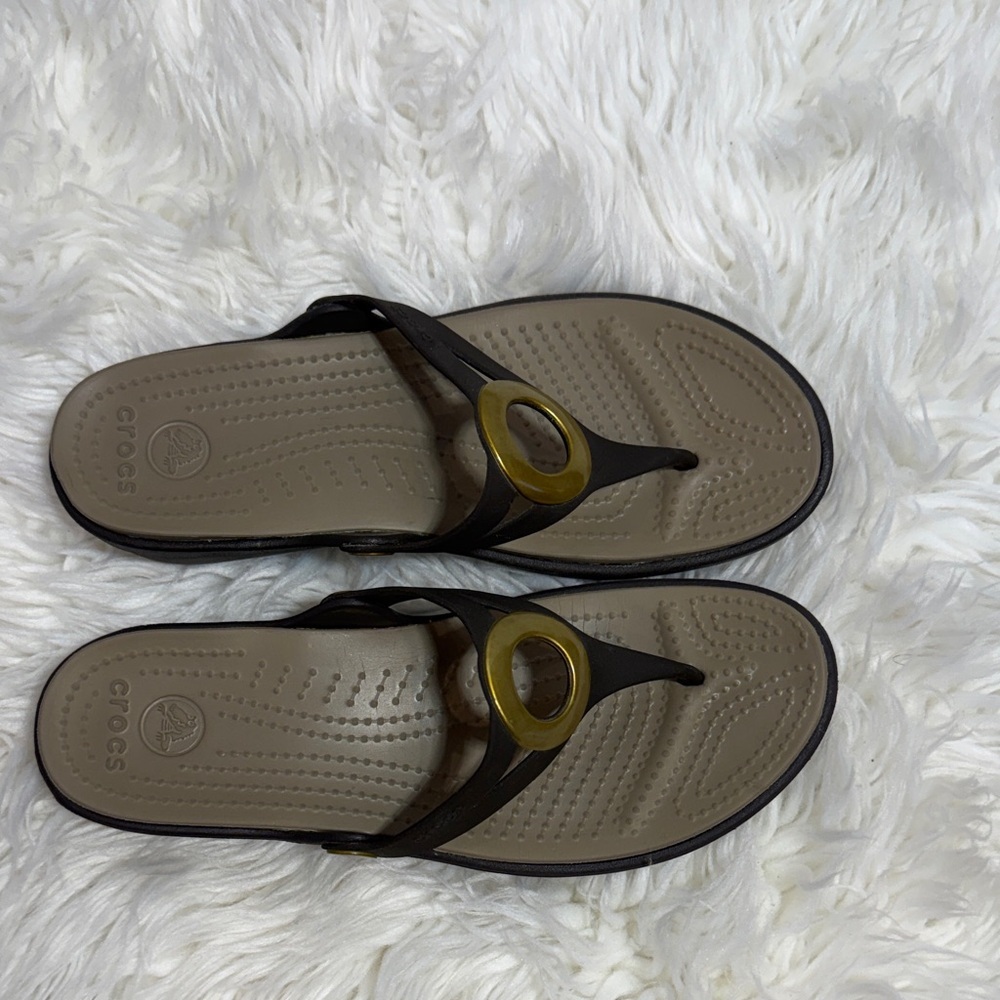 CROCS Women’s Brown and Gold Thong Sandals - Picture 2 of 8